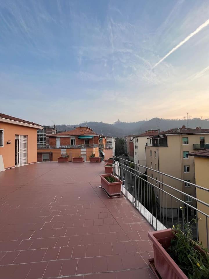 Camere In Appartamento Condiviso Vista San Luca Bologna Bagian luar foto